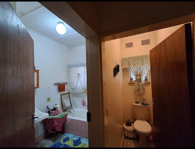 3 BEDROOM FREESTANDING FOR SALE IN ROOSHEUWEL